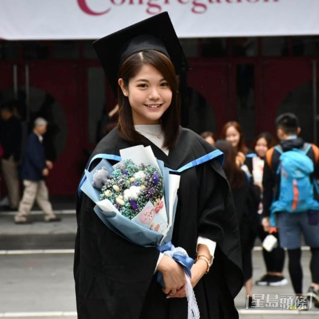 何曼筠2017年在TVB新闻部担任实习记者，大学毕业后正式转为正职。