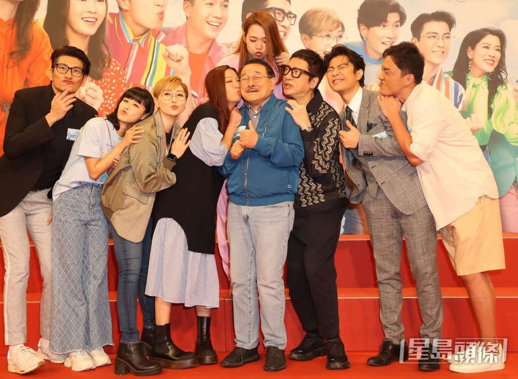 演员似一家人互相照顾。