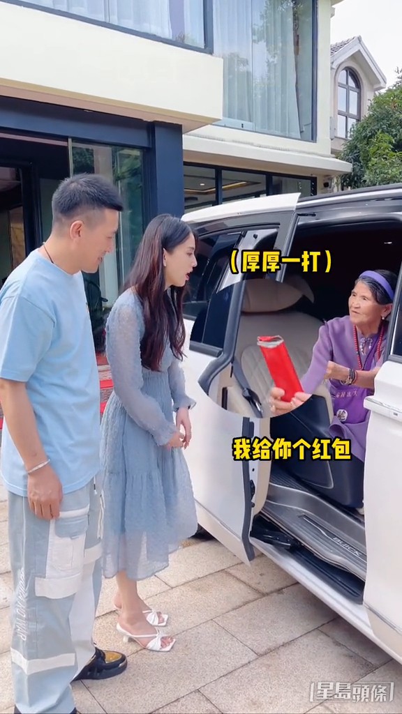 黄圣依之前都经常找奶奶一同拍抖音片。