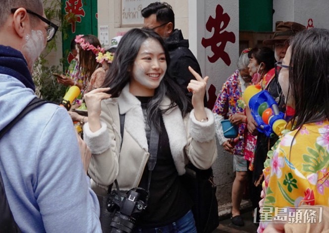 林婷婷成塊面變成奶白色。