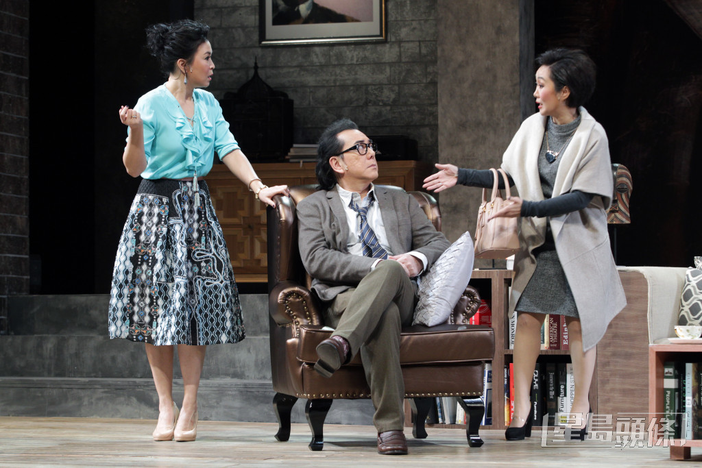 蘇玉華、甄詠蓓（右）和黃秋生（中）曾合作舞台劇《狂揪夫妻》二度勁揪版中。