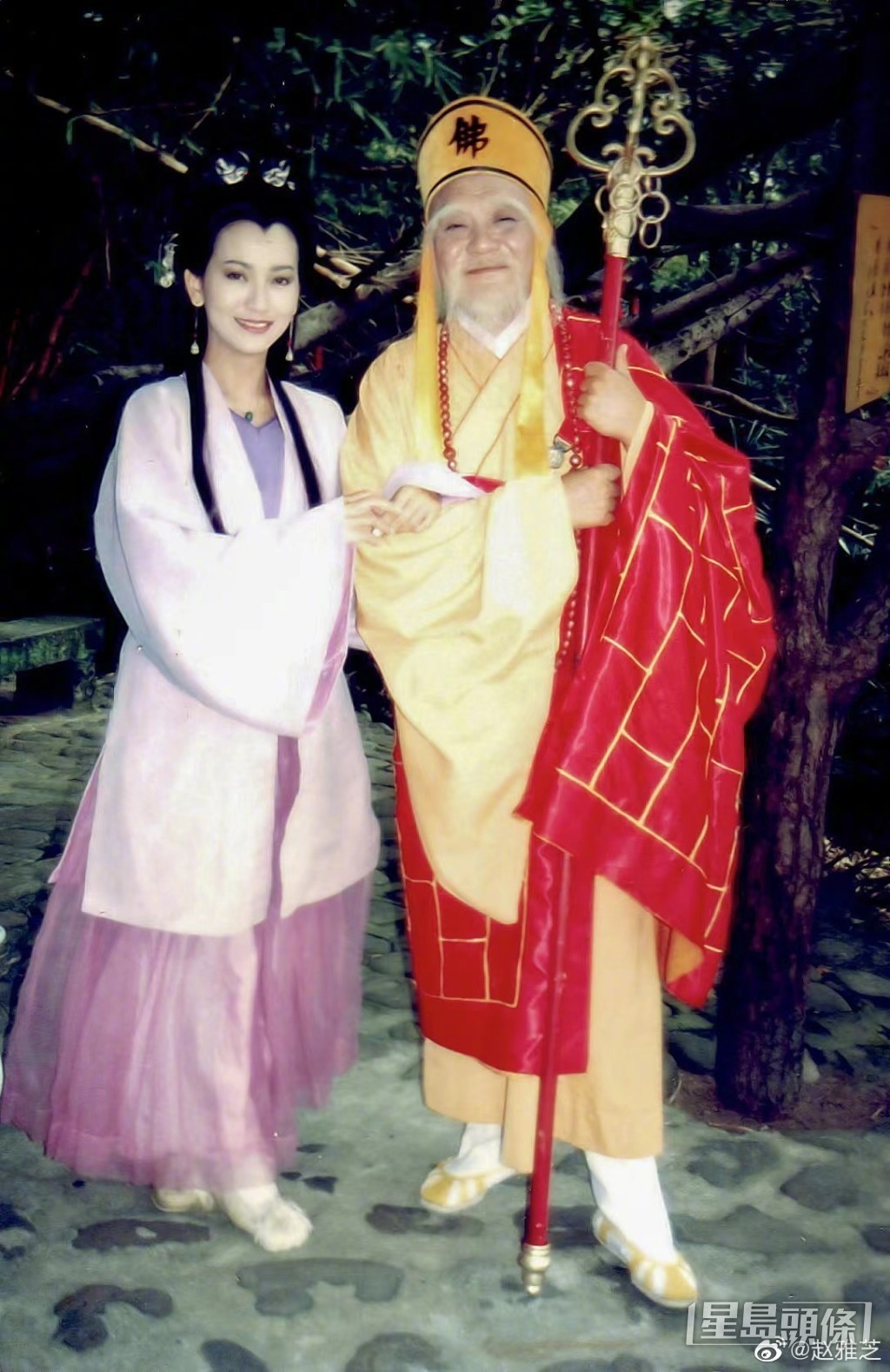 今日是《新白娘子傳奇》播出30周年，趙雅芝在微博貼出當時拍劇的照片。