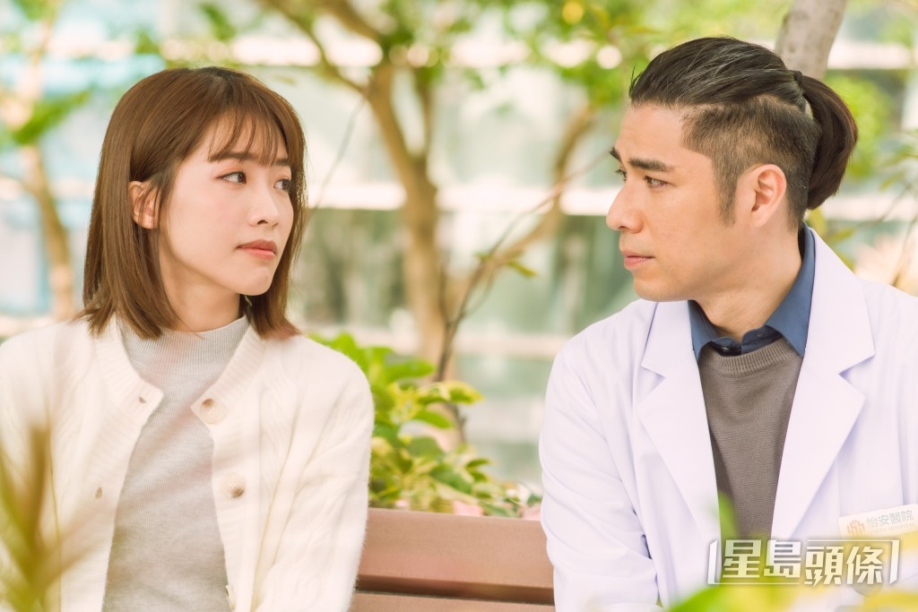《心靈師》中,Benji演的精神科醫生「姜耀宗」,分為三個不同階段,亦有三個不同的造型。