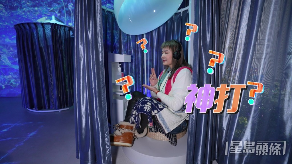 杜如風於藍色為主調的鑽石花園內,進行冥想。