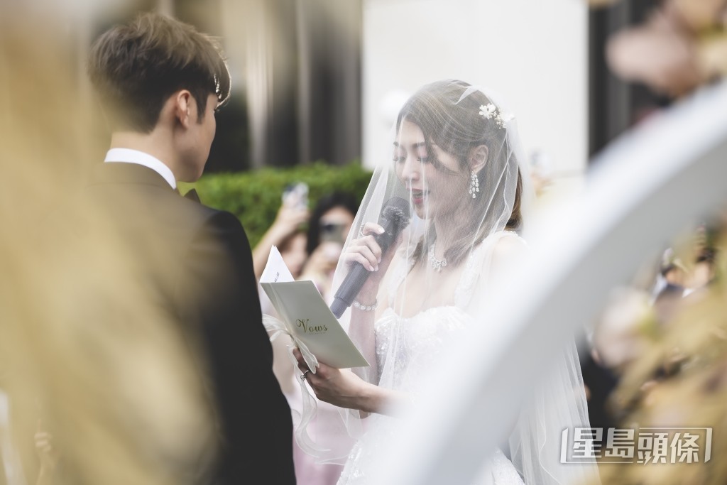 連詩雅宣讀誓辭,正式成為陳太。