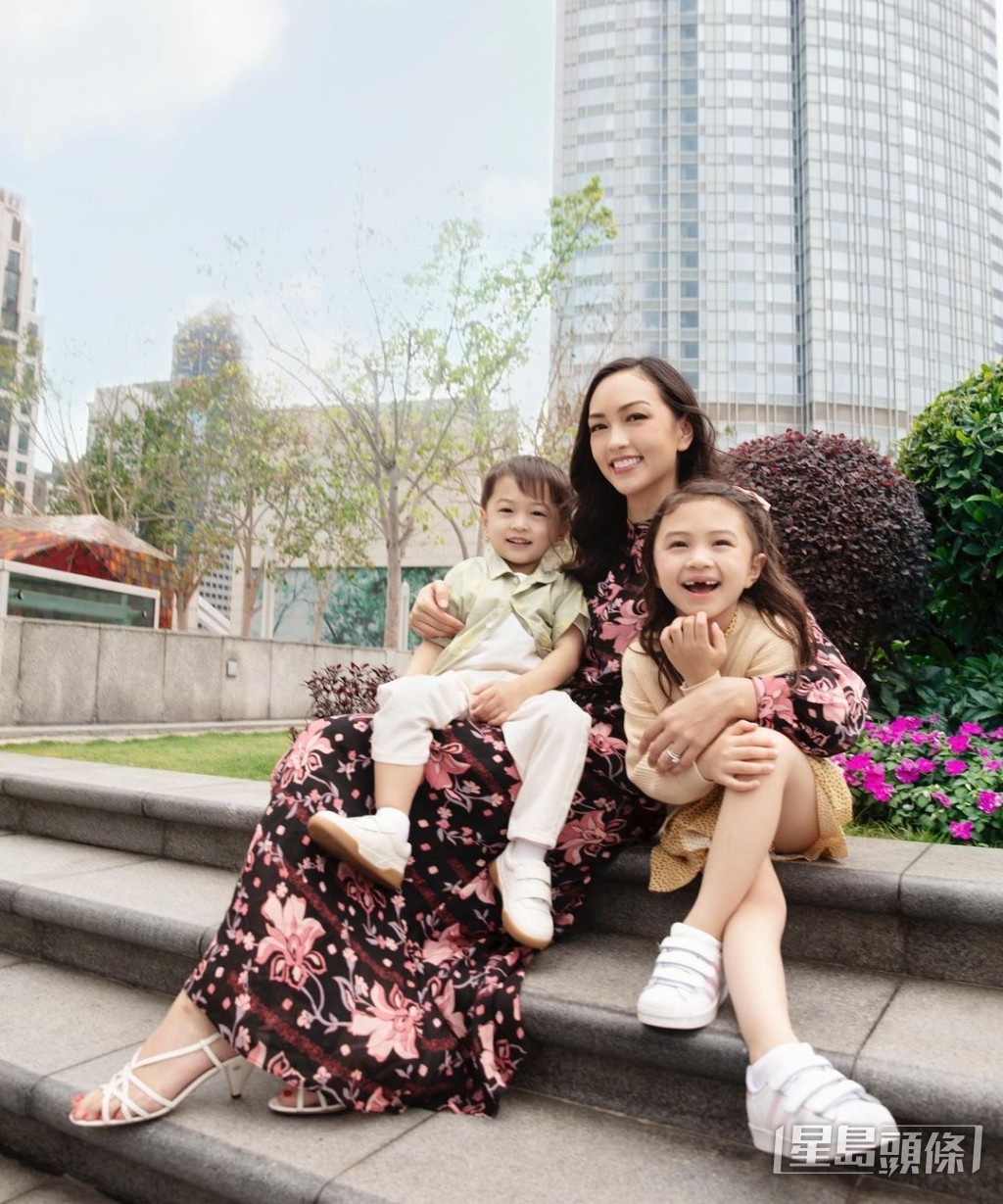 JC與安志杰先後誕下一子一女,湊夠個好字。