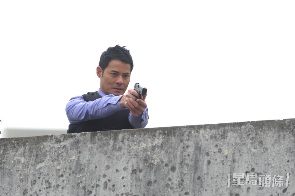 黃智賢飾演過不少紀律部隊角色。