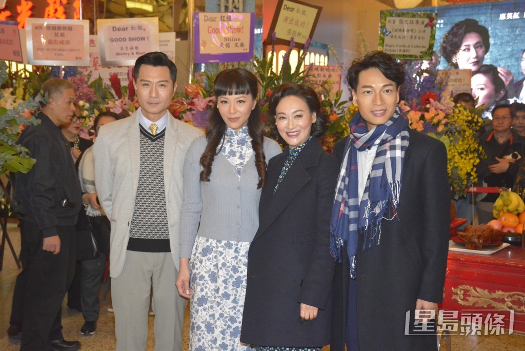 谭伟权曾与惠英红、滕丽名及辛伟强主演舞台剧《玻璃动物园》。