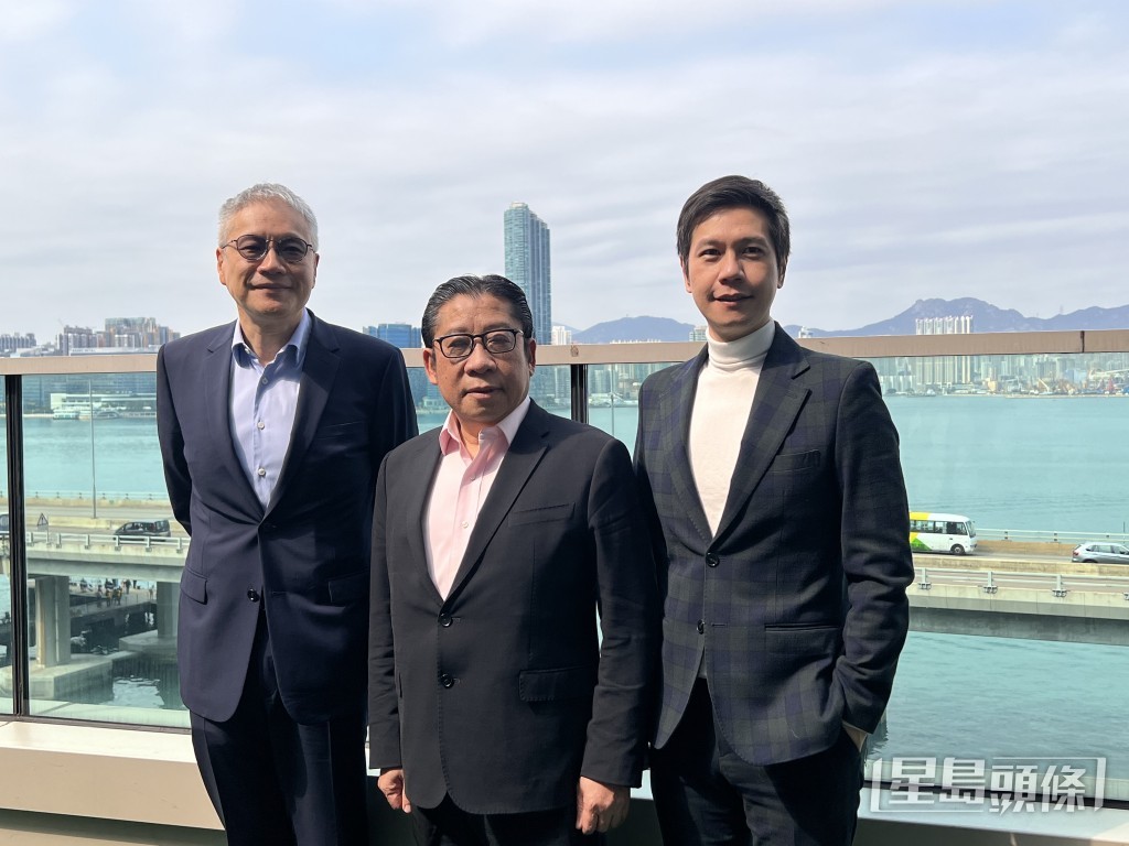 吳傑莊(右)、管浩嗚(左)及蘇長榮(中)都是立法會議員身兼全國政協委員。郭詠欣攝