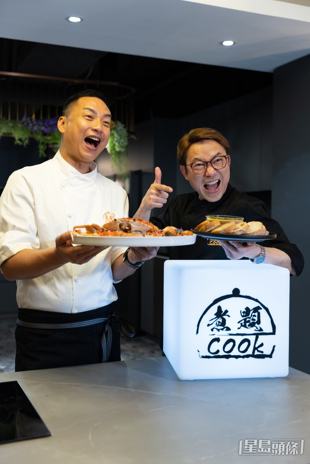 記者會上張錦祥(Ricky)、余健志(Jacky)互相鬥嘴。