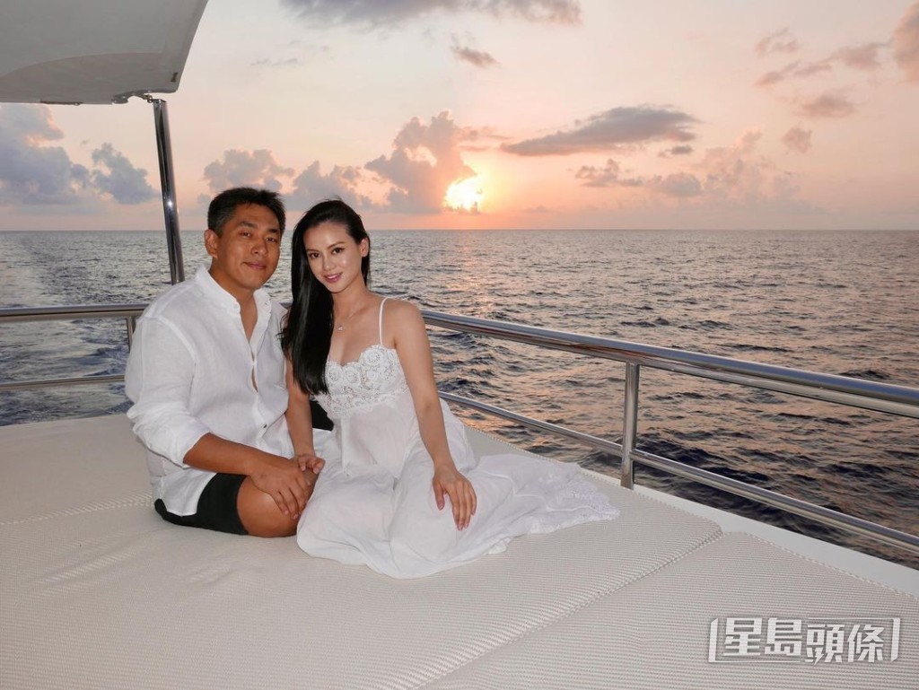 林恬兒與老公何正德非常恩愛。