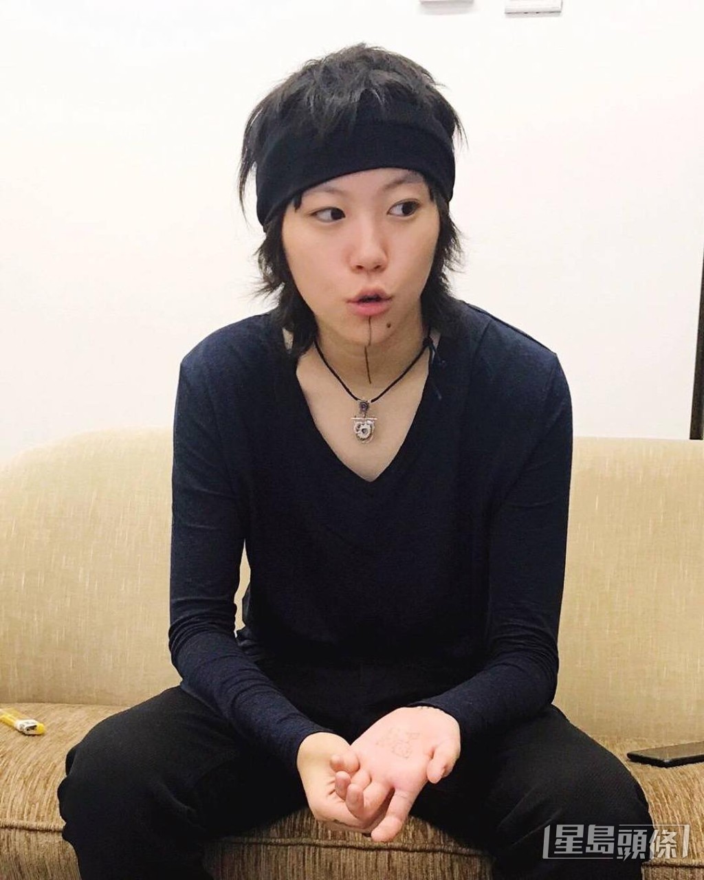 窦靖童以前的打扮好中性。