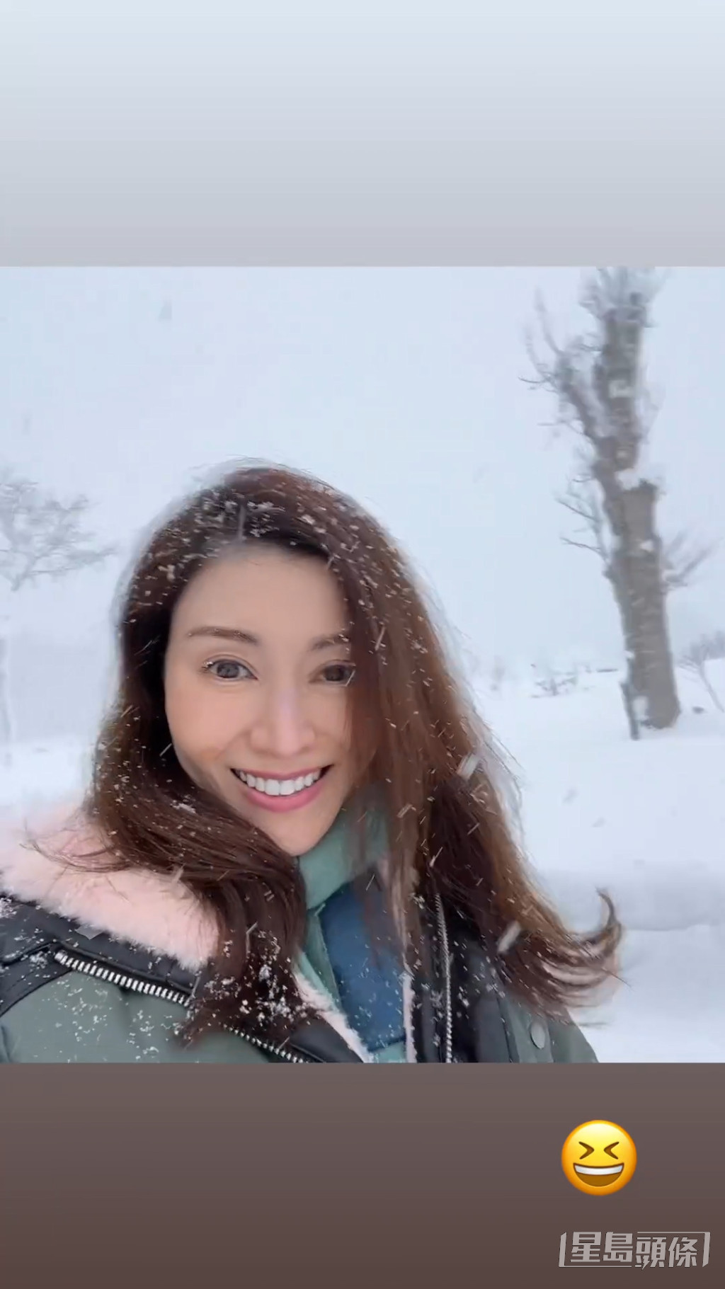 李嘉欣早前到日本，在雪地自拍玩《初戀》feel，還配上劇集背景音樂。
