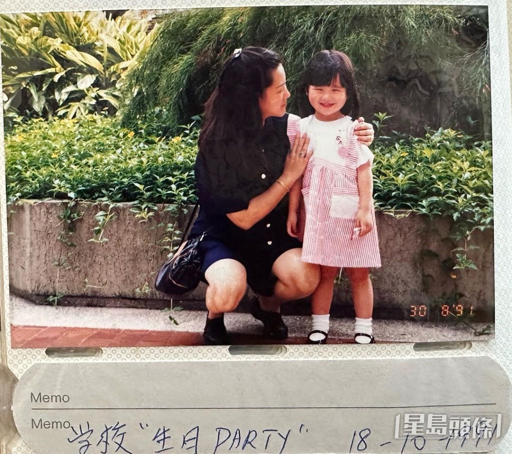 與媽媽的合照,還留言說:「我為媽媽而活的。」