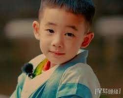 Jasper跟陳小春超有父子相。