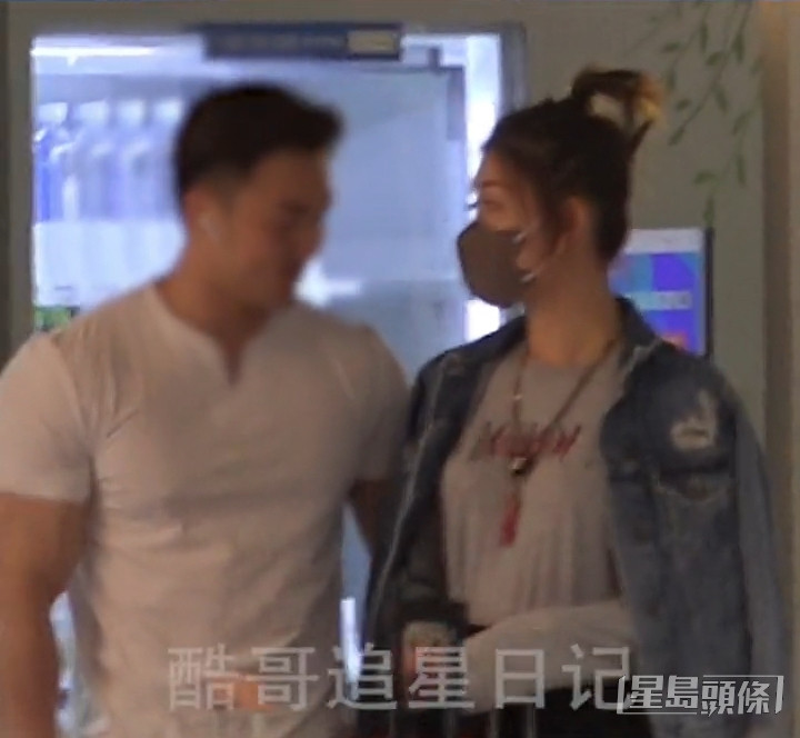 李彩華最近被拍到與壯男現身機場，兩人態度非常親暱。