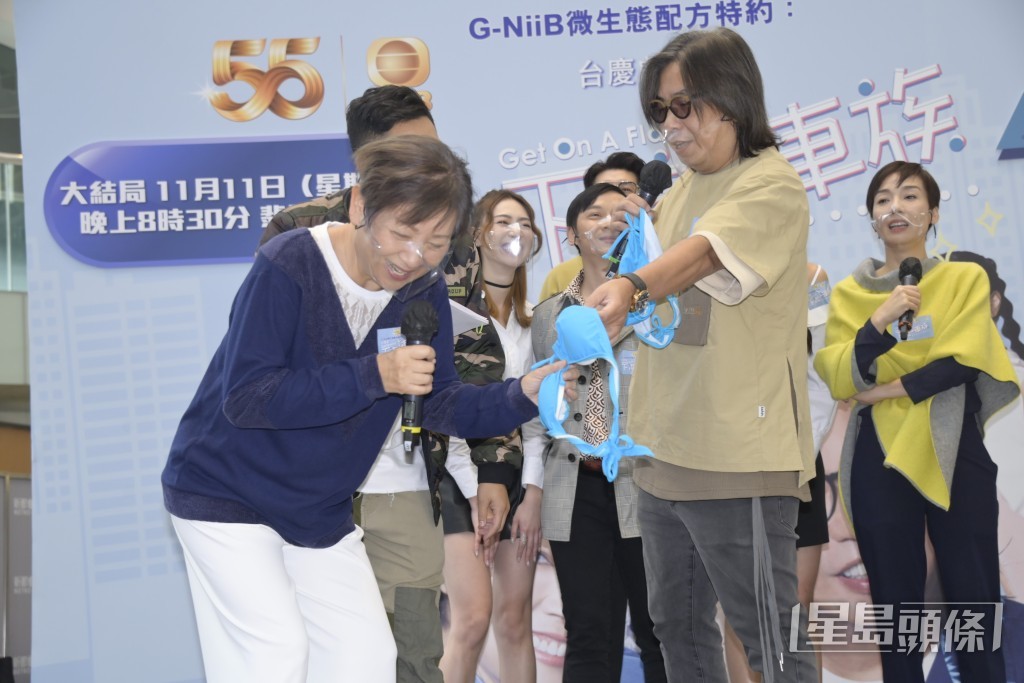 阿驄叫鮑姐換泳衣，搞到鮑姐都笑到彎腰。