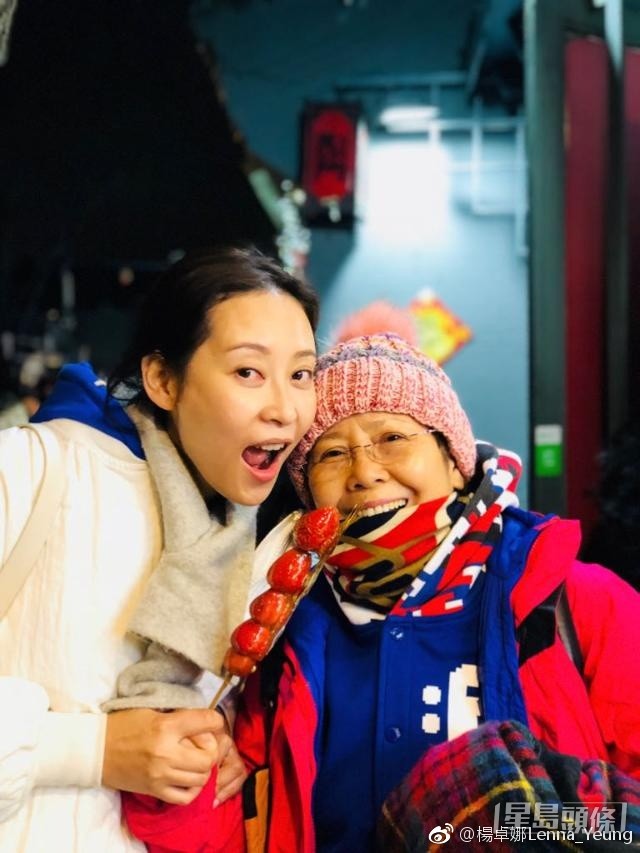 由楊媽媽獨力照顧長大,卓娜特別愛錫媽咪。