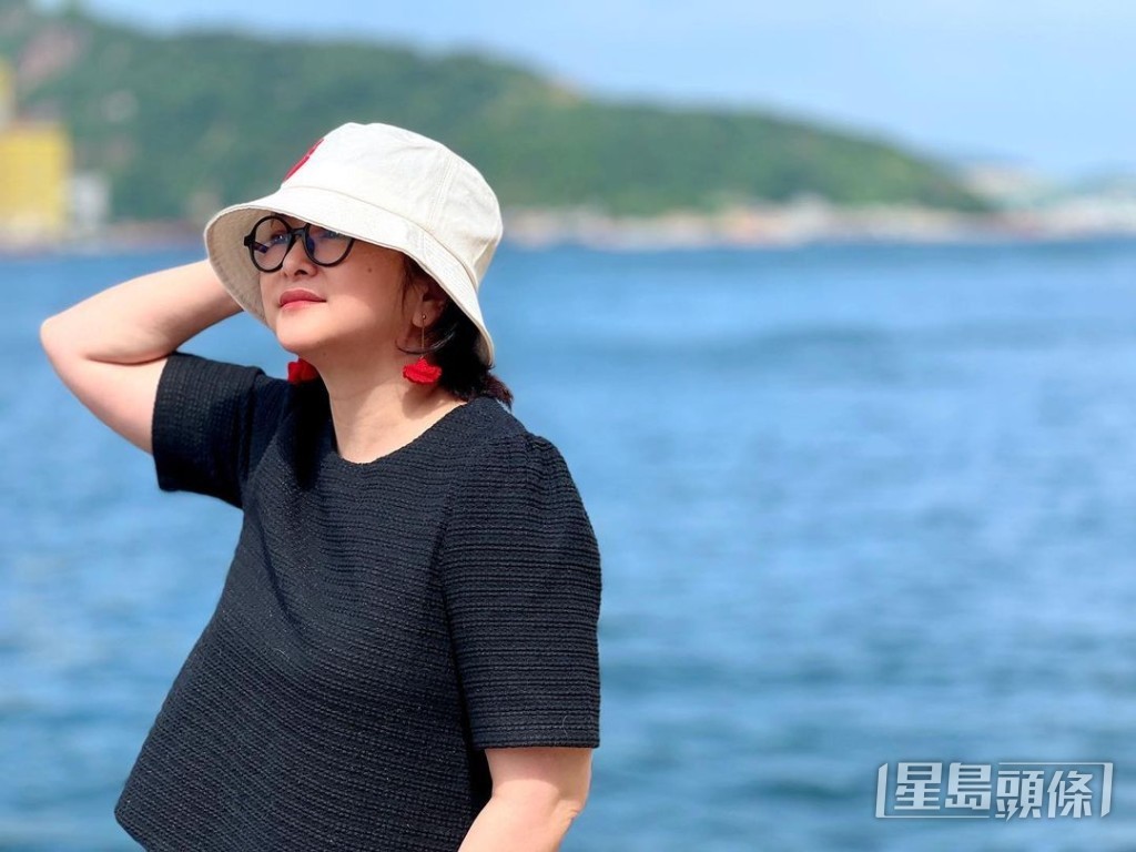 現年50歲的葉蘊儀雖然身材已經不及昔日窈窕,但保持住童顏一面。