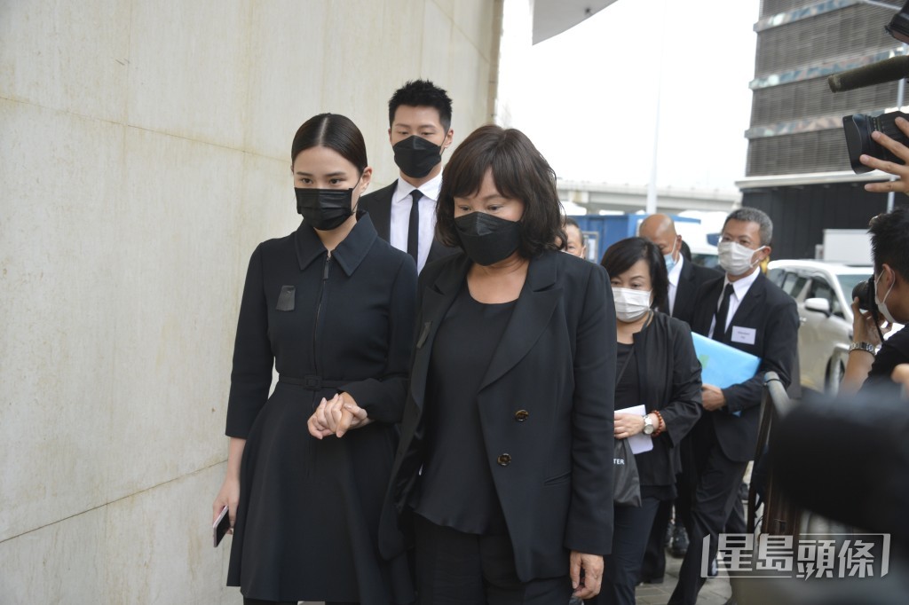 賭王在2020年5月離世，當時喪禮竇驍亦一直陪伴超蓮。