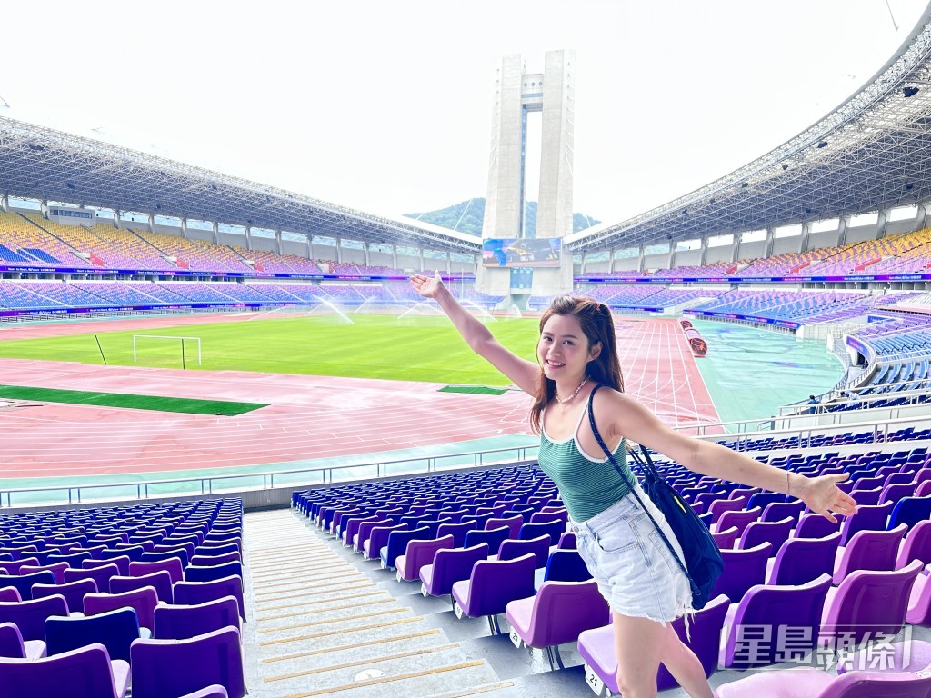 到杭州奧體中心體育場參觀。
