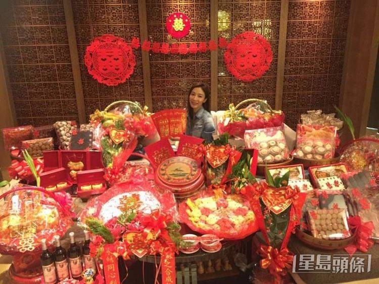金豬牌與兩對極粗的龍鳳鈪好搶眼!