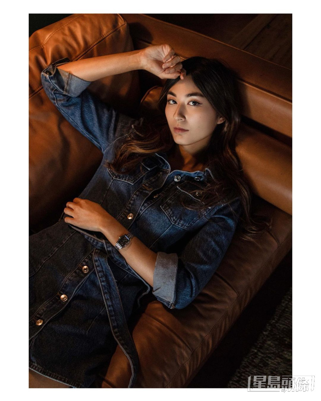 邓梓峰大女是著名时装杂志的摄影师。