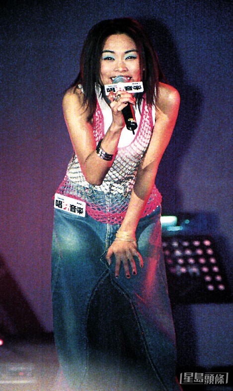 1998年初到台灣開演唱會，許美靜因被台灣海關以曾在台南市「非法工作」為由拒絕入境，只好把重心轉往其他地區發展。