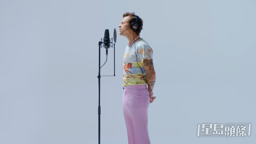 英国歌手、演员、One Direction主唱Harry Style曾经上The First Take唱金曲《Boyfriends》。