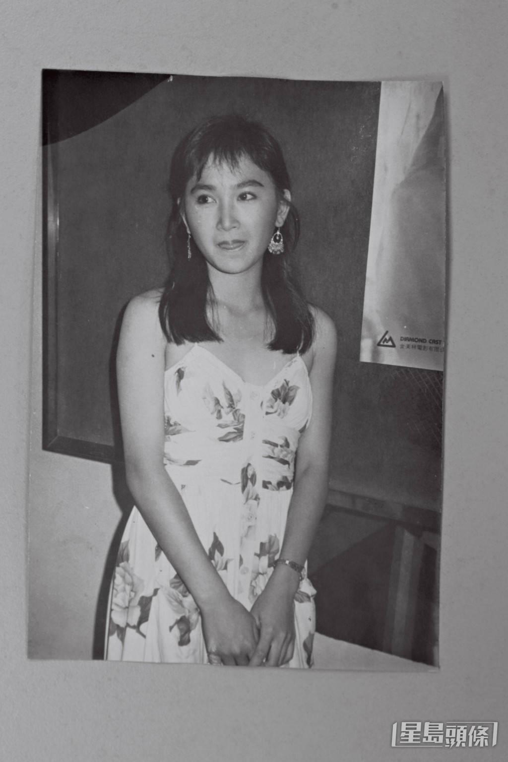 在1982年未足16岁的温碧霞被麦当雄发掘，拍第一部电影《靓妹仔》。