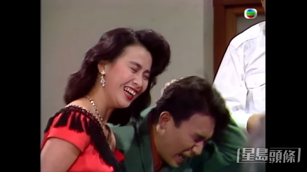 【1989年】每年台慶都有趣劇,1989年的「超級八卦法庭」可算是最經典,領先荷李活20年講男女同工同酬問題,更有多位巨星包括梅艷芳、劉嘉玲、梁朝偉、劉德華、周潤發、吳君如、萬梓良等現身,真正的星光燿燿。