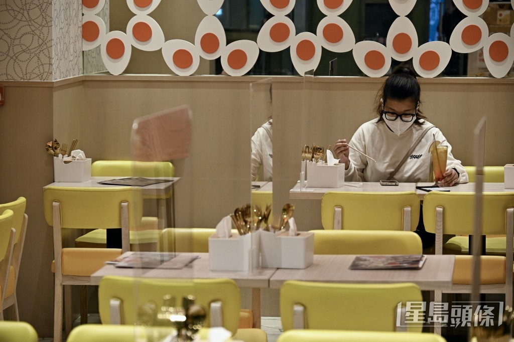 李兆波认为餐饮业受限聚令等防疫措施影响,未见理想效果。资料图片