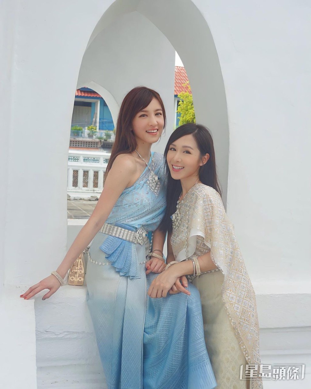 與鮑康兒拍攝節目。