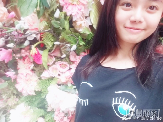 黄可盈天生一副美人胚子。