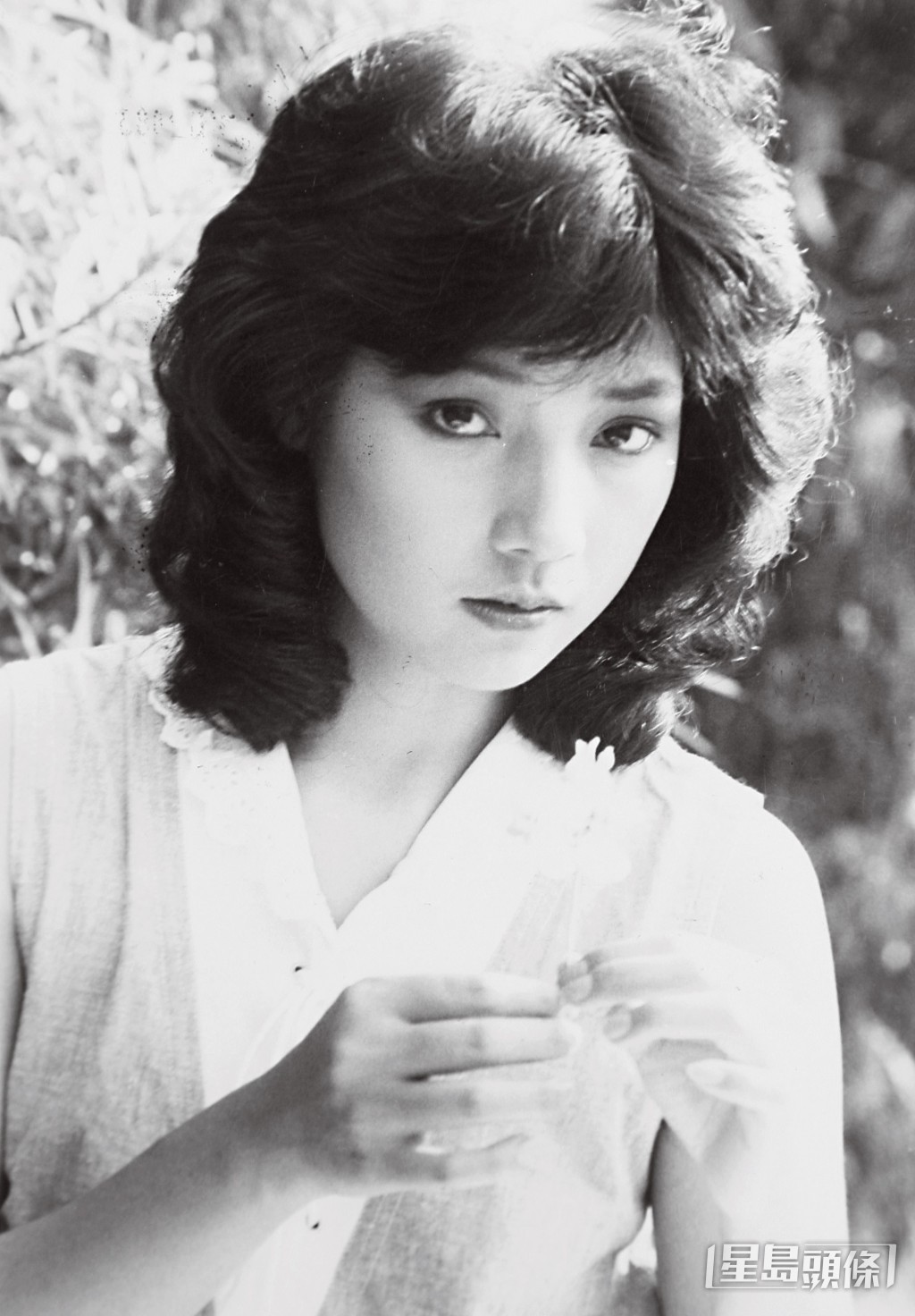 戚美珍1980年參加無綫電視藝員訓練班第10期藝員訓練班。