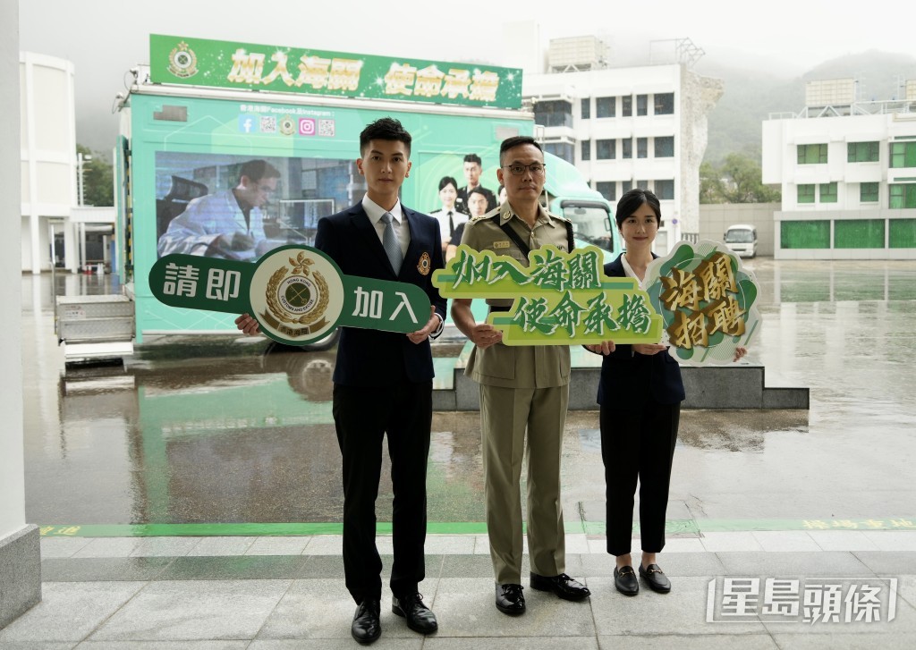 香港海關學院院長黎景豪（中）。蘇正謙攝