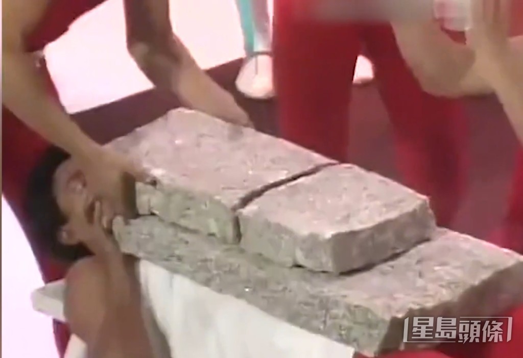 【1983年】五虎演雜技團形式出現,不過最經典的一定是劉德華心口碎大石!