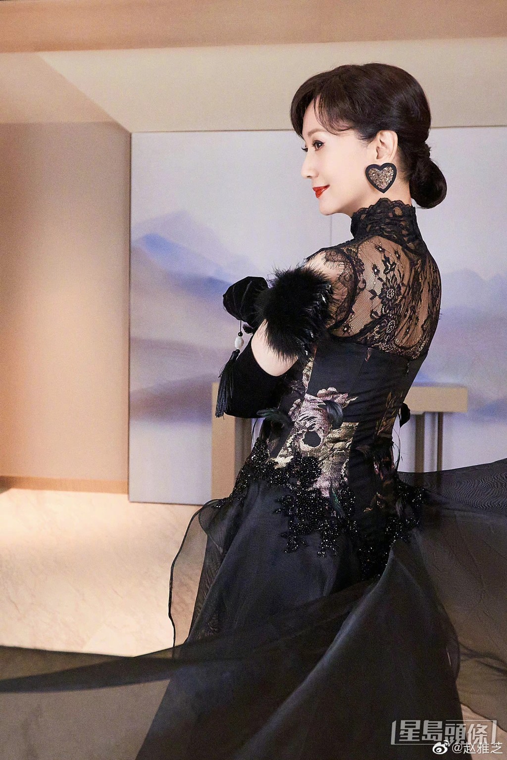 高貴華麗look亦能夠完美消化。
