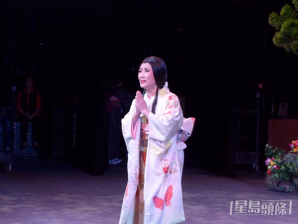 2016年阿姐與羅家英演出粵劇《蝴蝶夫人》，當時白雪仙也有捧場。