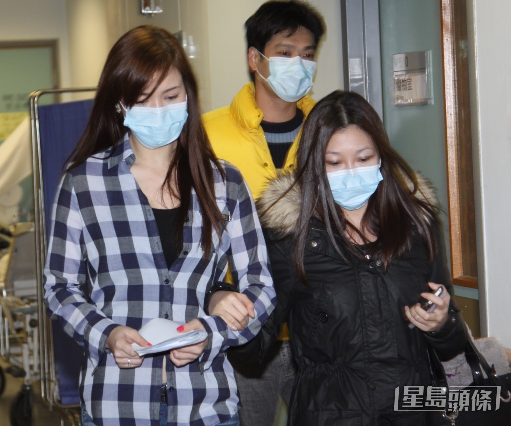 邝敏慧在2009年12月疑遭崔建邦殴打而揭出做“小三”,令崔建邦与唐诗咏分手。