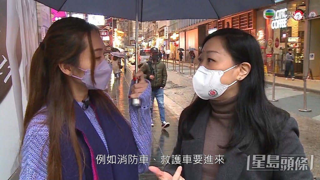 灣仔東分區委員會委員鍾小姐指,萬一要走火警,消防車、救護車要進來,有柱子就很不便,亦做不到快速救人,因此大廈之後改用圍欄圍起私家路段。