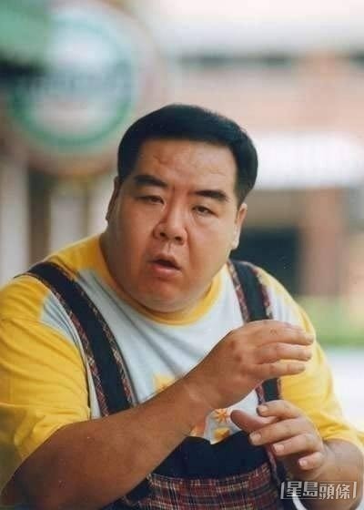 鄭則仕憑肥貓一角成名。 