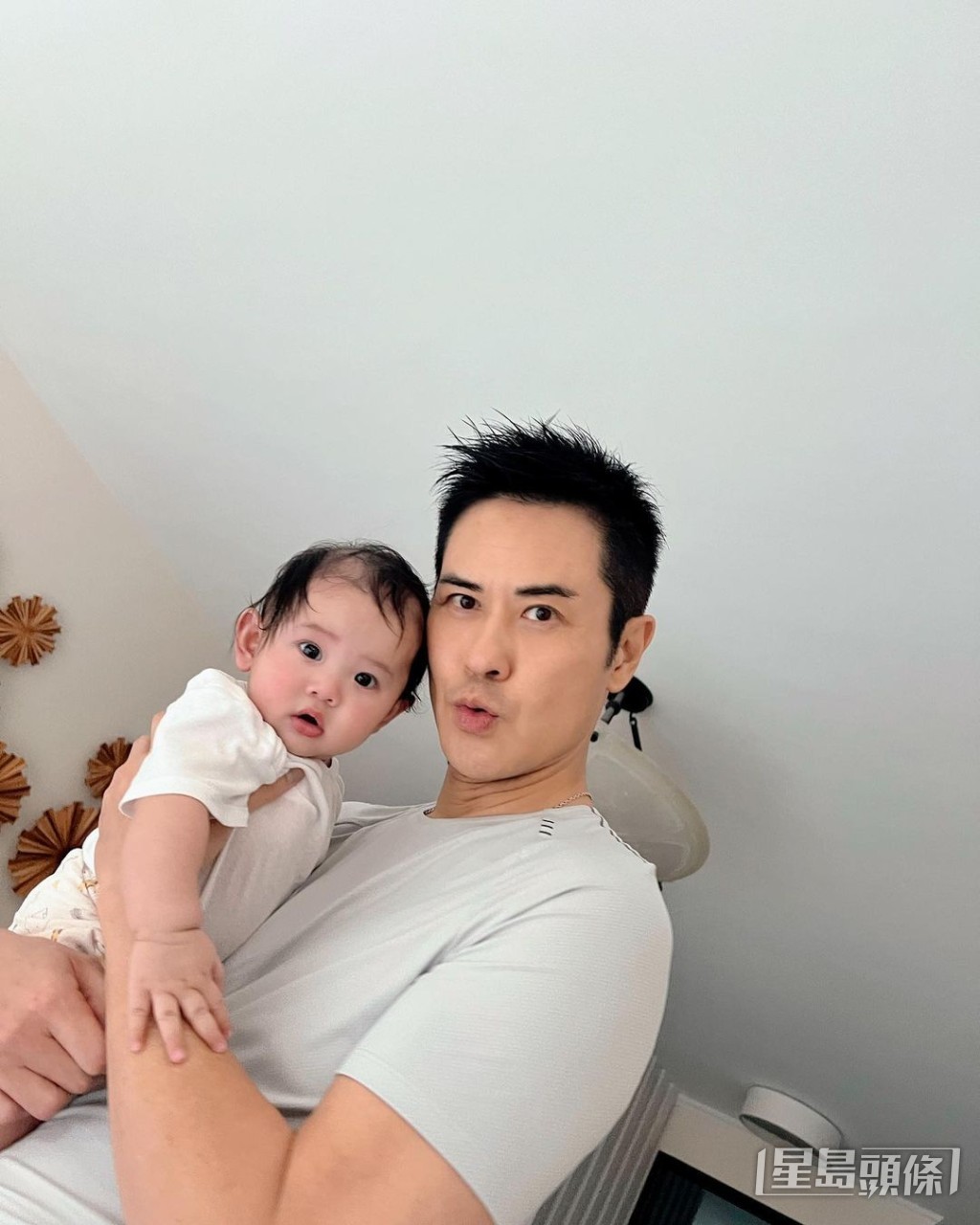 Carlos已經5個月大，眼仔睩睩好可愛。