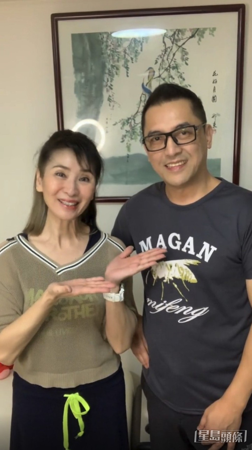 去年呂良國亦與TVB藝人區靄玲合作。