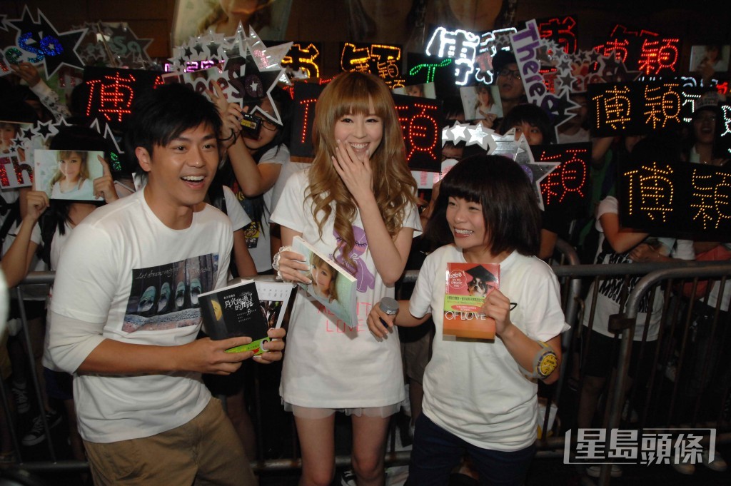 傅颖2008年为森美Talk骚担任表演嘉宾，被指不顾玉女形象爆粗。