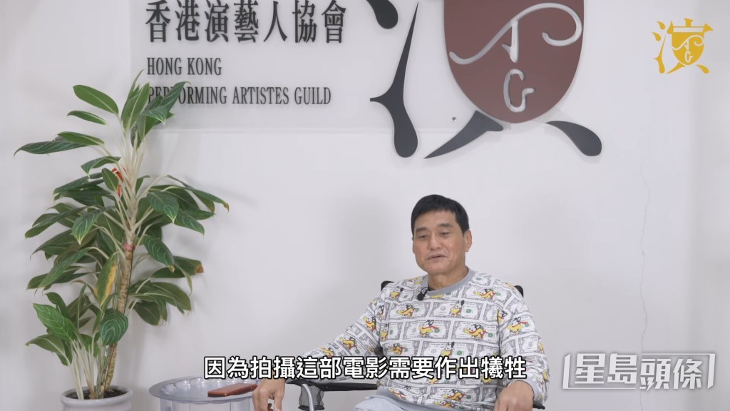 当时他在Disco Disco工作，被李修贤、王钟相中拍《流氓公仆》。