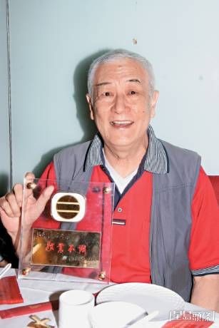 張英才2008年獲TVB贈送榮休紀念金牌,以表示他對演藝圈貢獻的感謝。