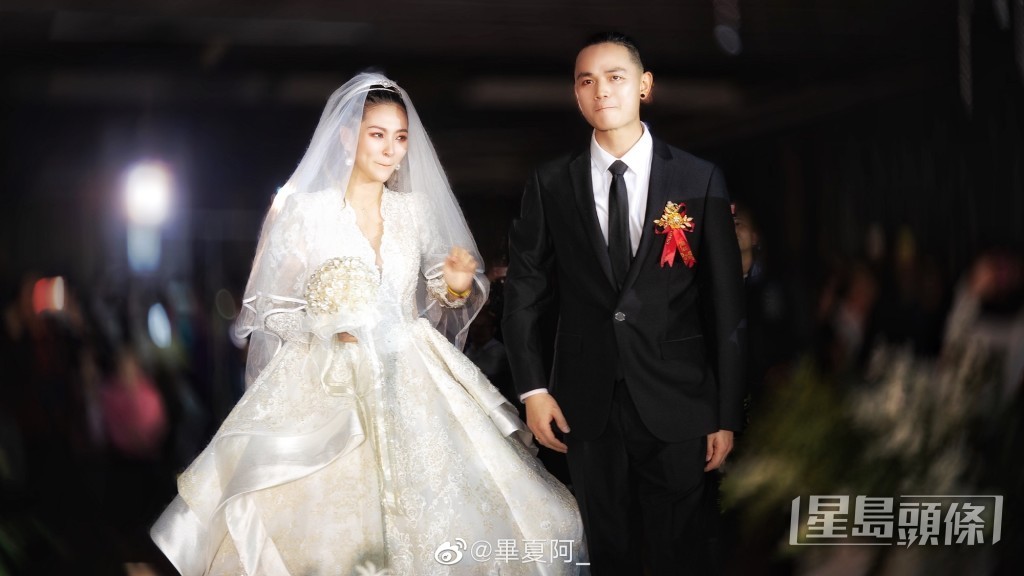 張恒遠去年才與同為汪峰戰隊的女歌手畢夏(左)結婚。
