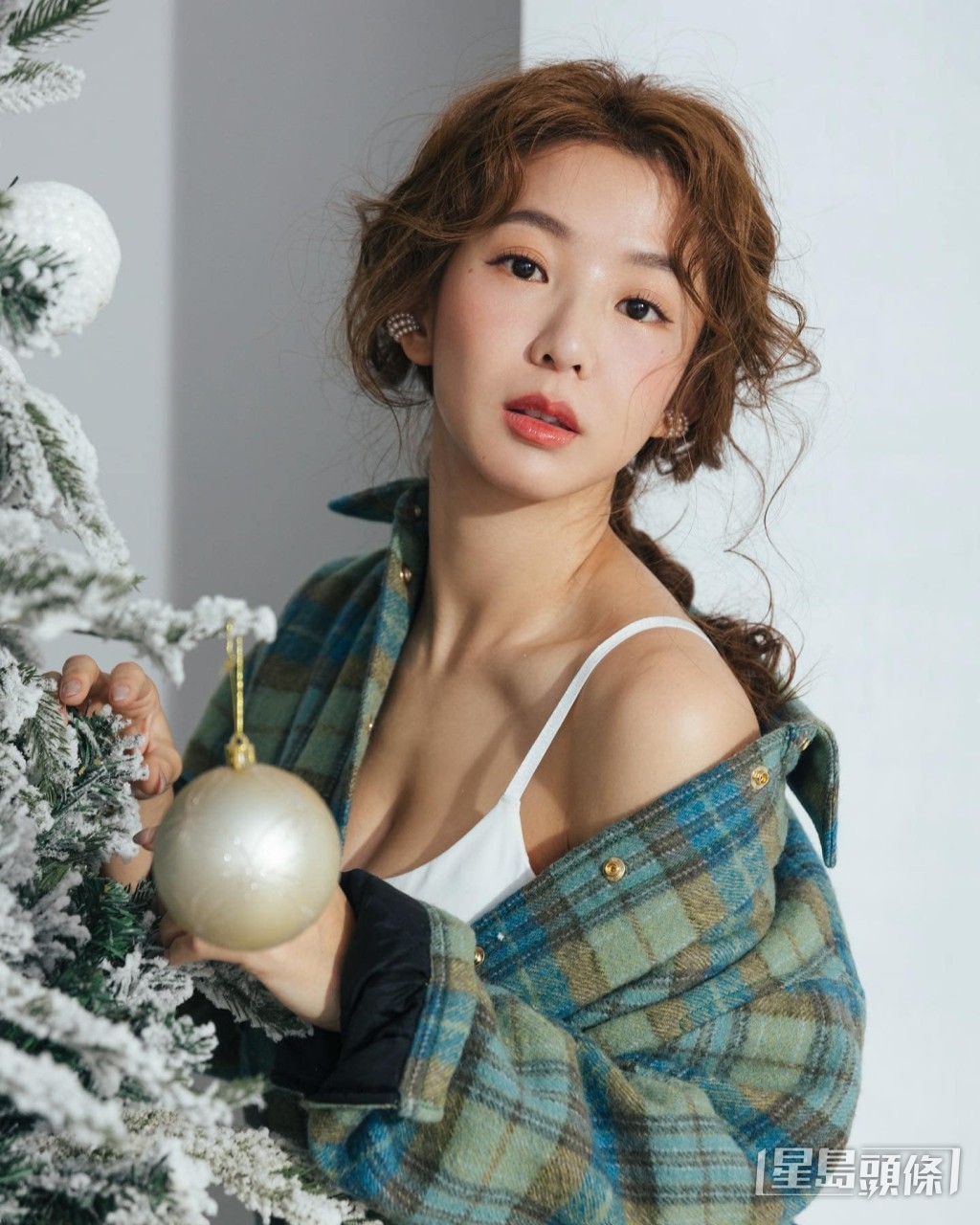 圣诞look性感又可爱。