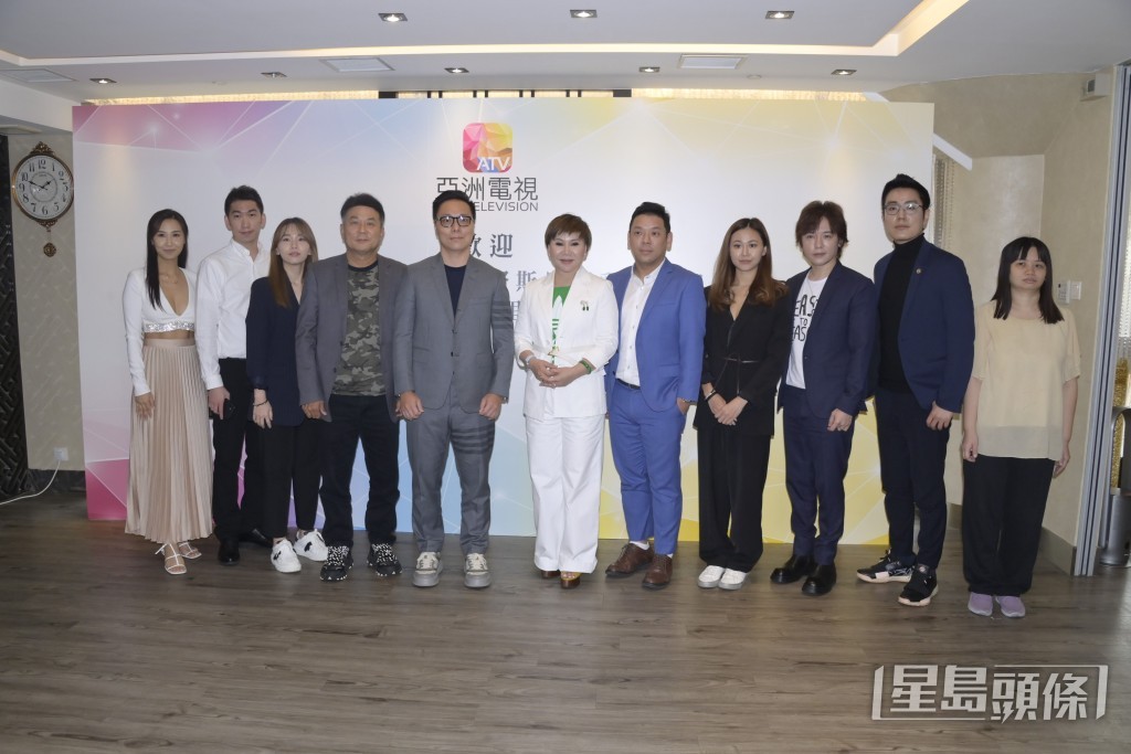 究竟阿儀公司邊位靚仔男高層幸運,得到阿儀寵愛呢?